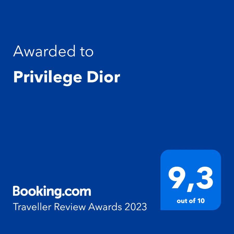 Privilege Dior Florence Buitenkant foto